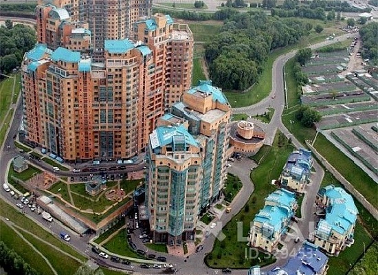 В каких жилых комплексах Москвы живут знаменитости?
