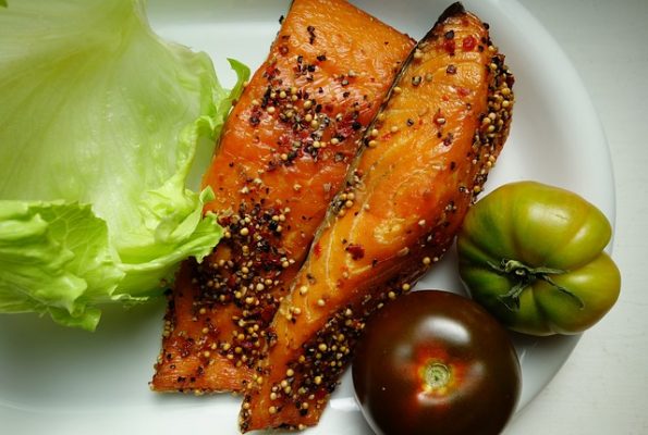 Как готовить диетические блюда из рыбы, простые низкокалорийные рецепты в духовке и на сковороде