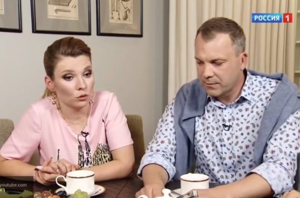 На ком был женат Евгений Попов до Ольги Скабеевой?